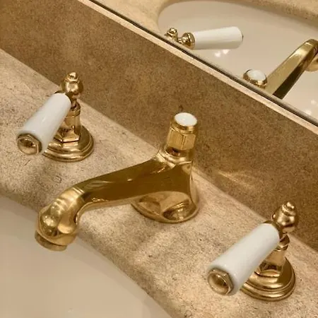 Westside Met Zicht Op Zee En Het Rubensplein. Ligging! Lägenhet